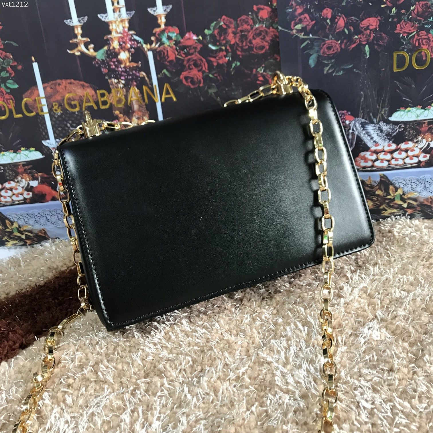 Dolce&Gabbana杜嘉班纳顶级原单细腻手工制造系列斜挎包采用进口原材料正面点缀树脂底镀真金DG徽