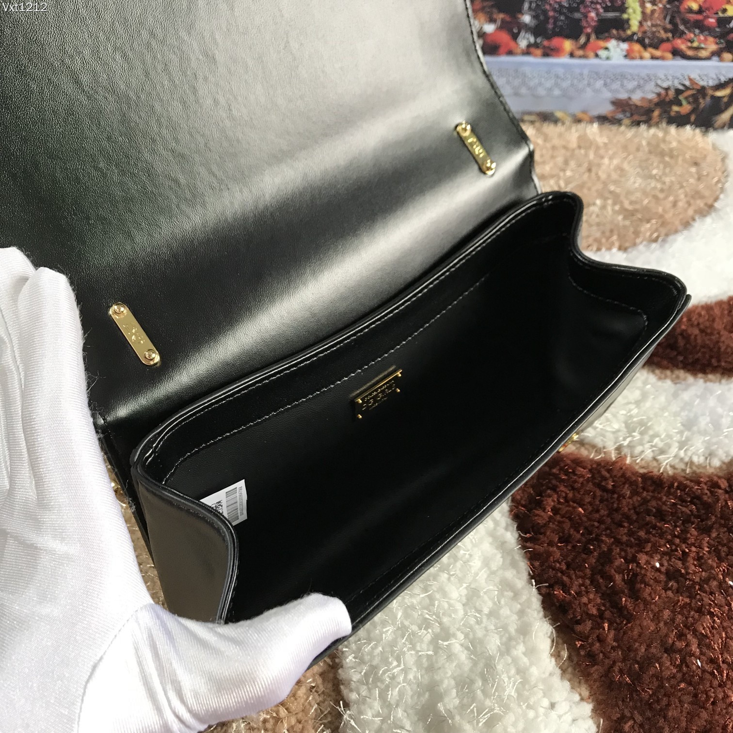 Dolce&Gabbana杜嘉班纳顶级原单细腻手工制造系列斜挎包采用进口原材料正面点缀树脂底镀真金DG徽