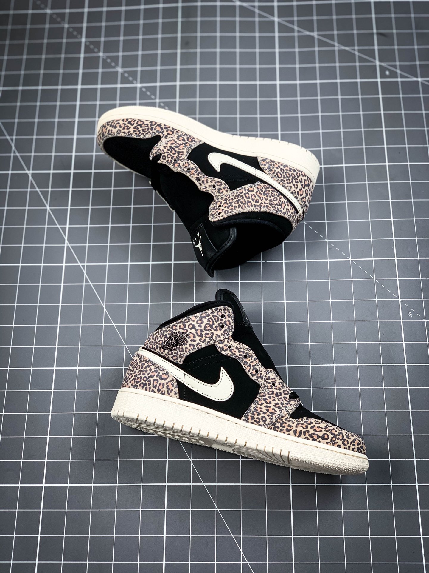 260  小红书爆款 Air Jordan 1 Mid AJ1乔1中帮文化篮球鞋 BQ6931-021