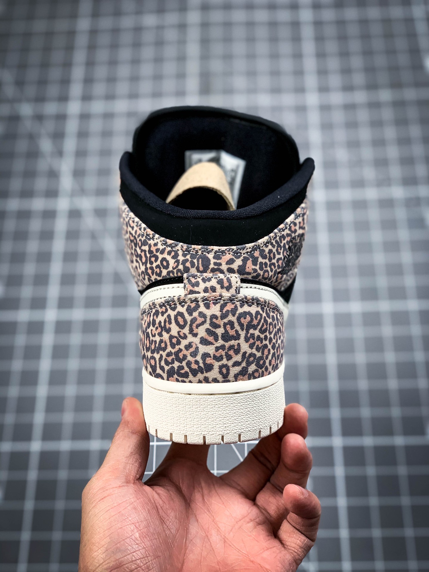 260  小红书爆款 Air Jordan 1 Mid AJ1乔1中帮文化篮球鞋 BQ6931-021