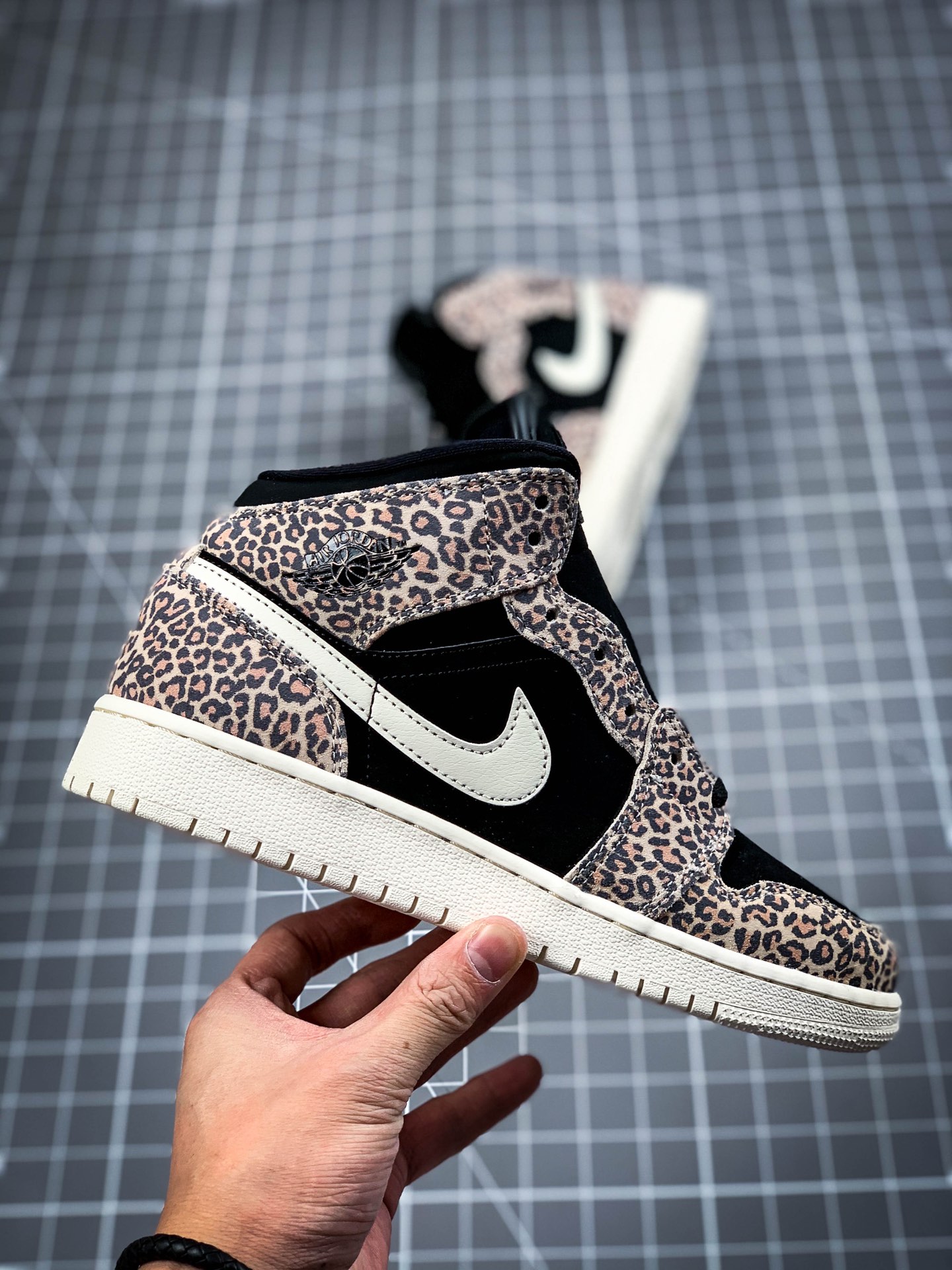 260  小红书爆款 Air Jordan 1 Mid AJ1乔1中帮文化篮球鞋 BQ6931-021