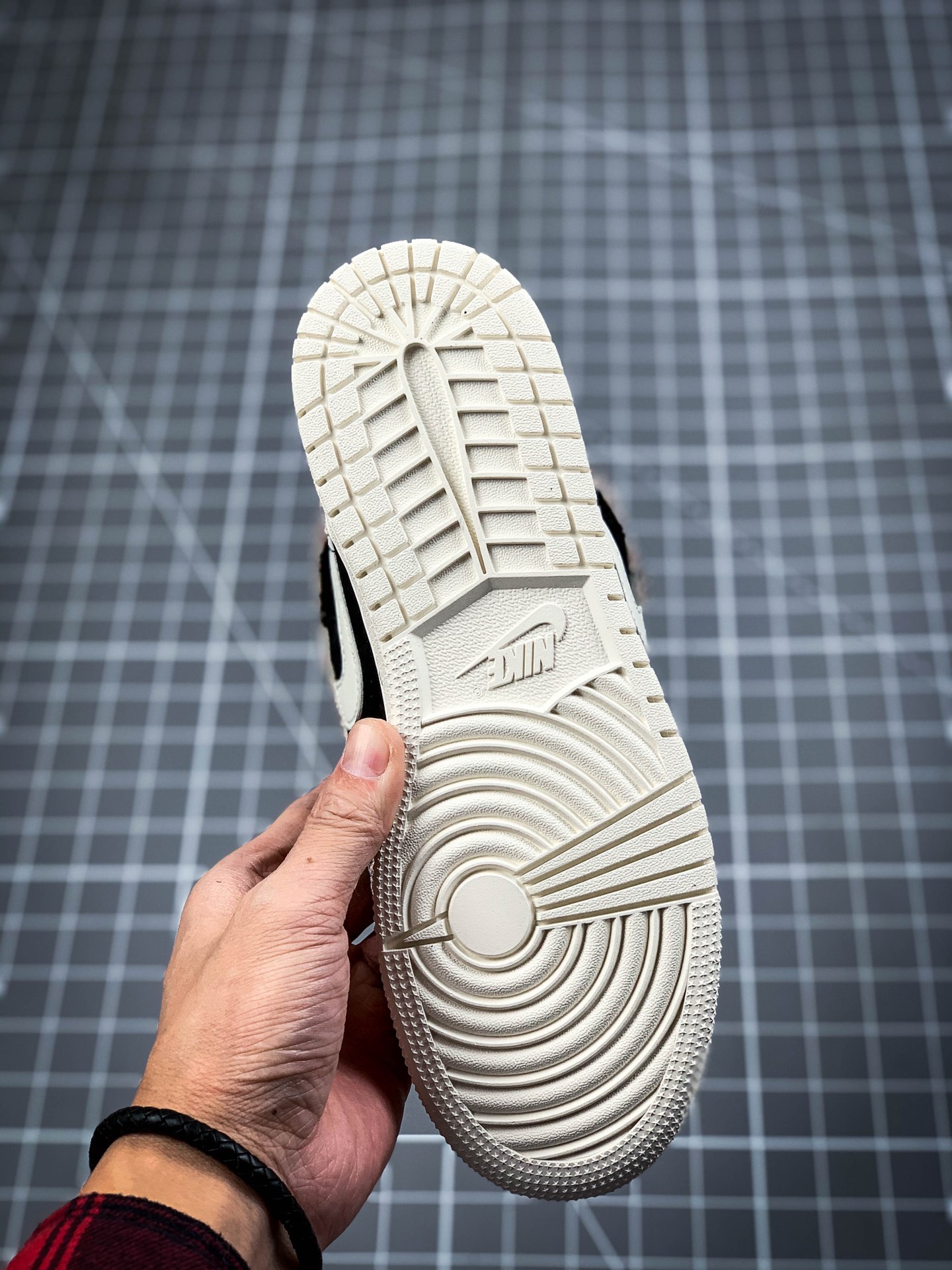 260  小红书爆款 Air Jordan 1 Mid AJ1乔1中帮文化篮球鞋 BQ6931-021