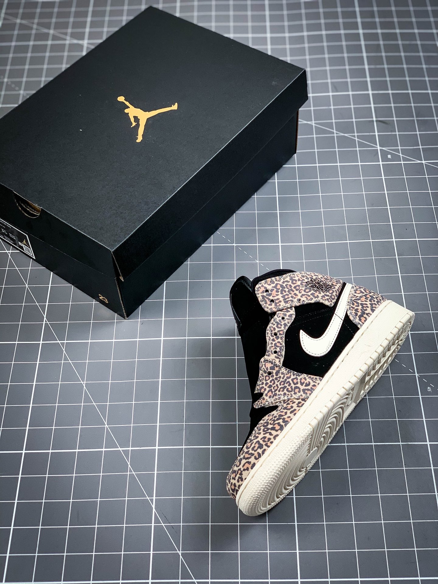 260  小红书爆款 Air Jordan 1 Mid AJ1乔1中帮文化篮球鞋 BQ6931-021