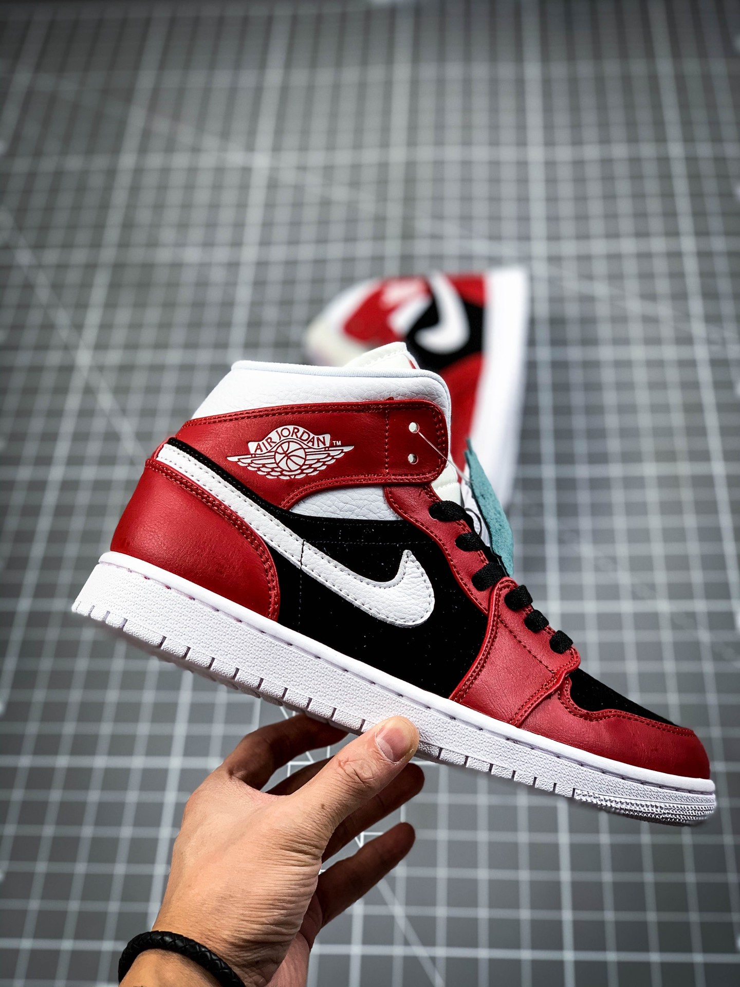 240 乔丹/Air Jordan AJ1 aj1 乔丹1代 乔1 乔丹1代中帮系列 Air Jordan 1 MID  货号：BQ6472-601