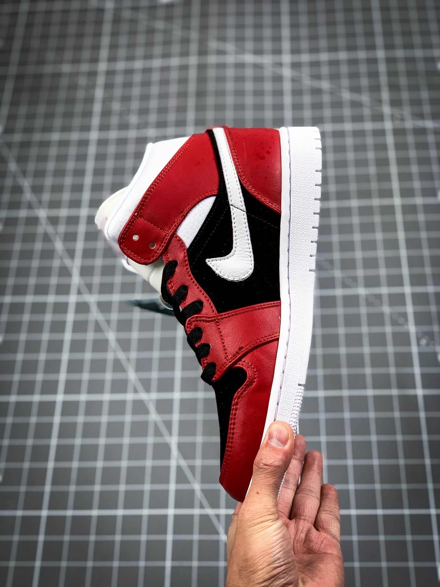 240 乔丹/Air Jordan AJ1 aj1 乔丹1代 乔1 乔丹1代中帮系列 Air Jordan 1 MID  货号：BQ6472-601