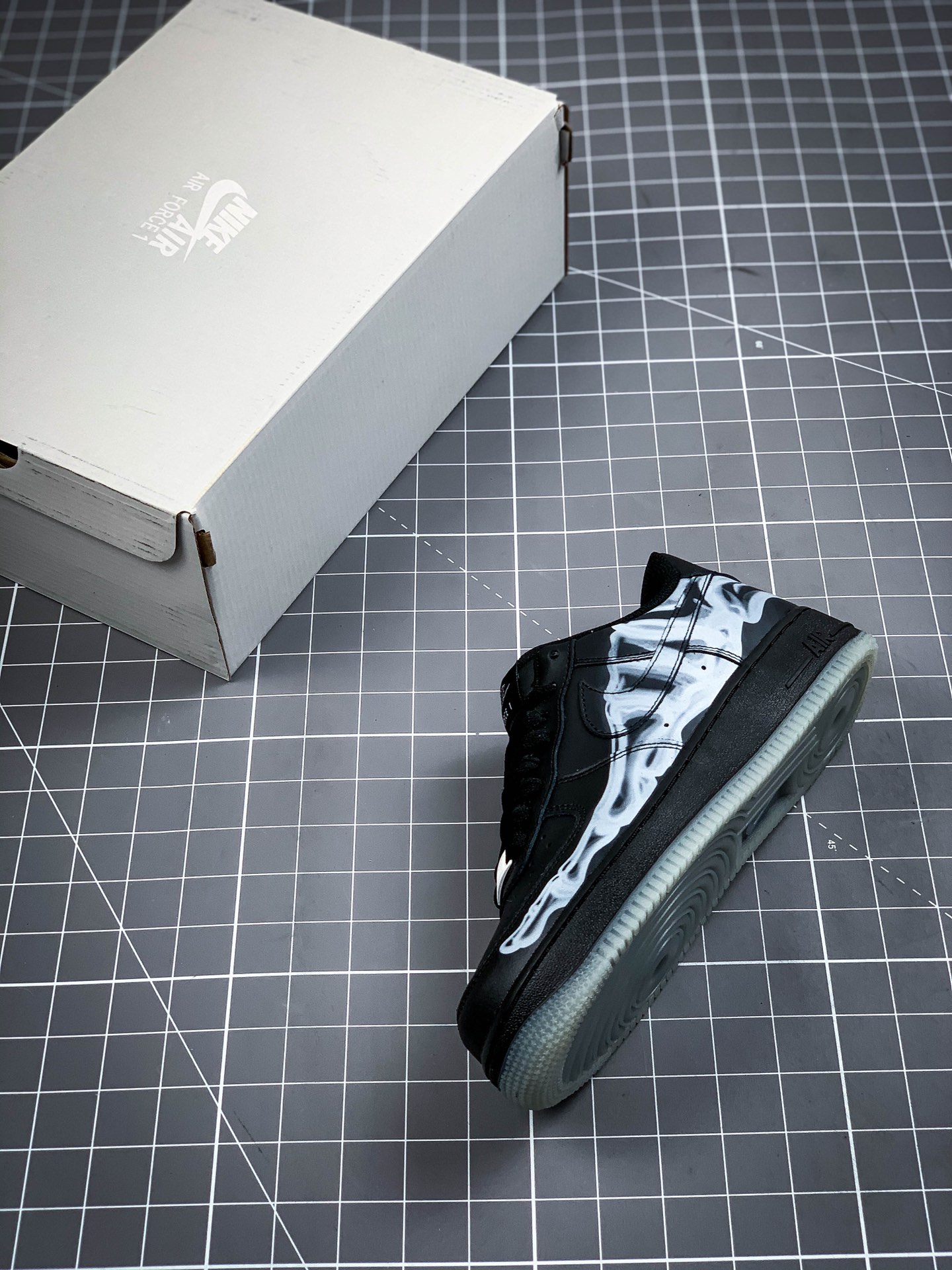 220 Air Force 1 ”Skeleton” 万圣节骨骼 BQ7541-001