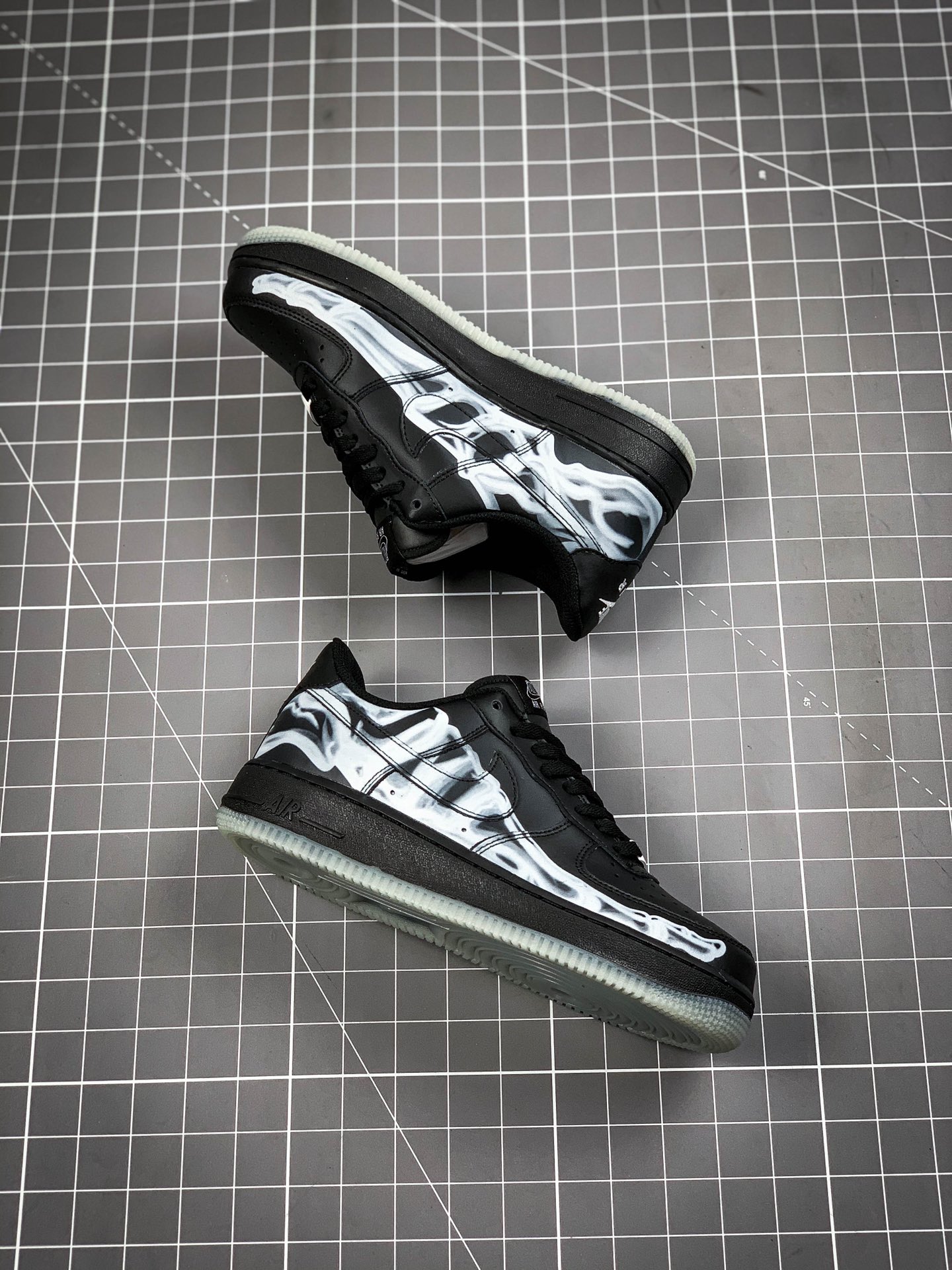 220 Air Force 1 ”Skeleton” 万圣节骨骼 BQ7541-001