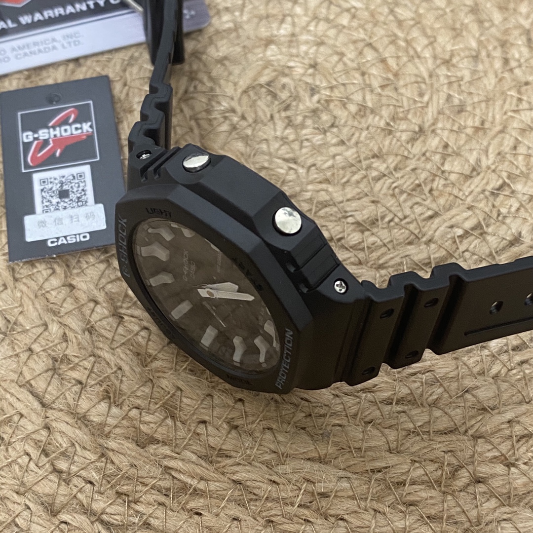 💰100 卡西欧GA一2100，时尚大气立体表盘3D设计，无机玻璃，指针液晶双显，时间清晰可见，，户外运动所需的多功能手表，防震、倒计时、秒表、LED自动照明、世界时间、全自动日历、防避、生活防水 多功能闹铃以及整点提醒。介于男女之间的中性尺寸