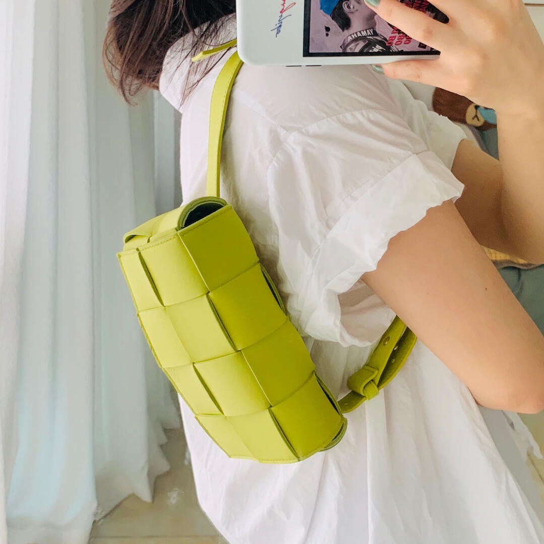 Bottega Veneta葆蝶家  The Belt Cassttte腰包 639367奇异果色