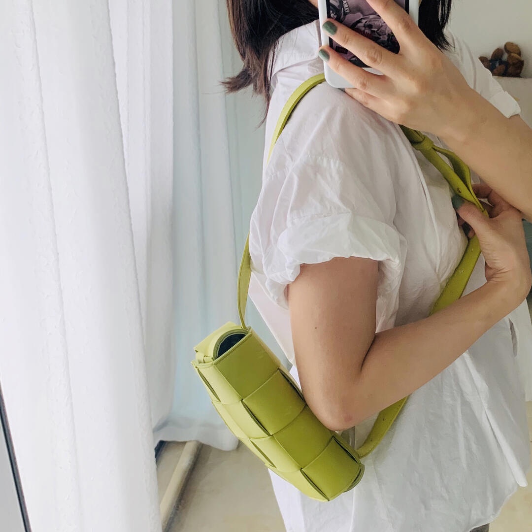 Bottega Veneta葆蝶家  The Belt Cassttte腰包 639367奇异果色