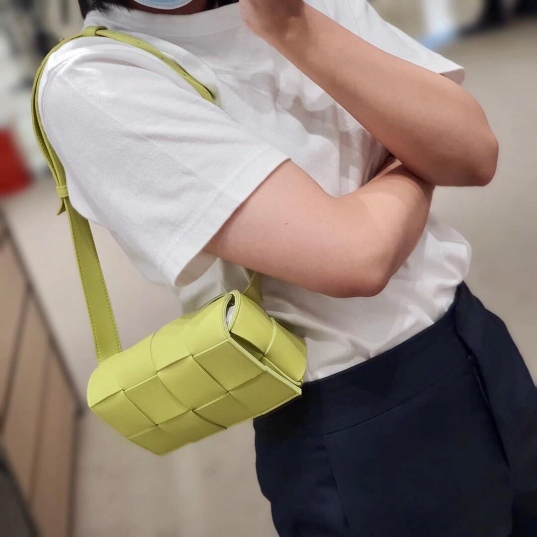 Bottega Veneta葆蝶家  The Belt Cassttte腰包 639367奇异果色