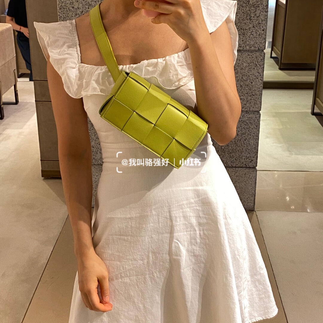 Bottega Veneta葆蝶家  The Belt Cassttte腰包 639367奇异果色