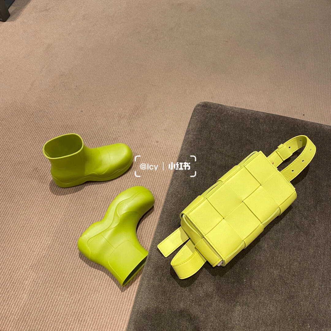 Bottega Veneta葆蝶家  The Belt Cassttte腰包 639367奇异果色