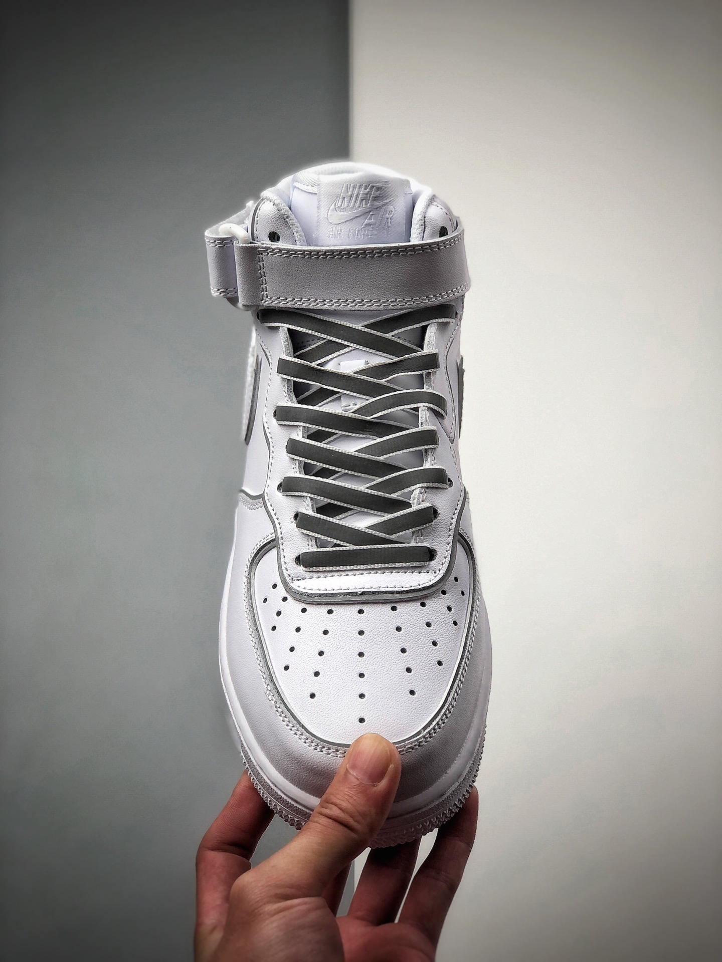 240 Nike 空军一号运动休闲板鞋  货号：369733-809