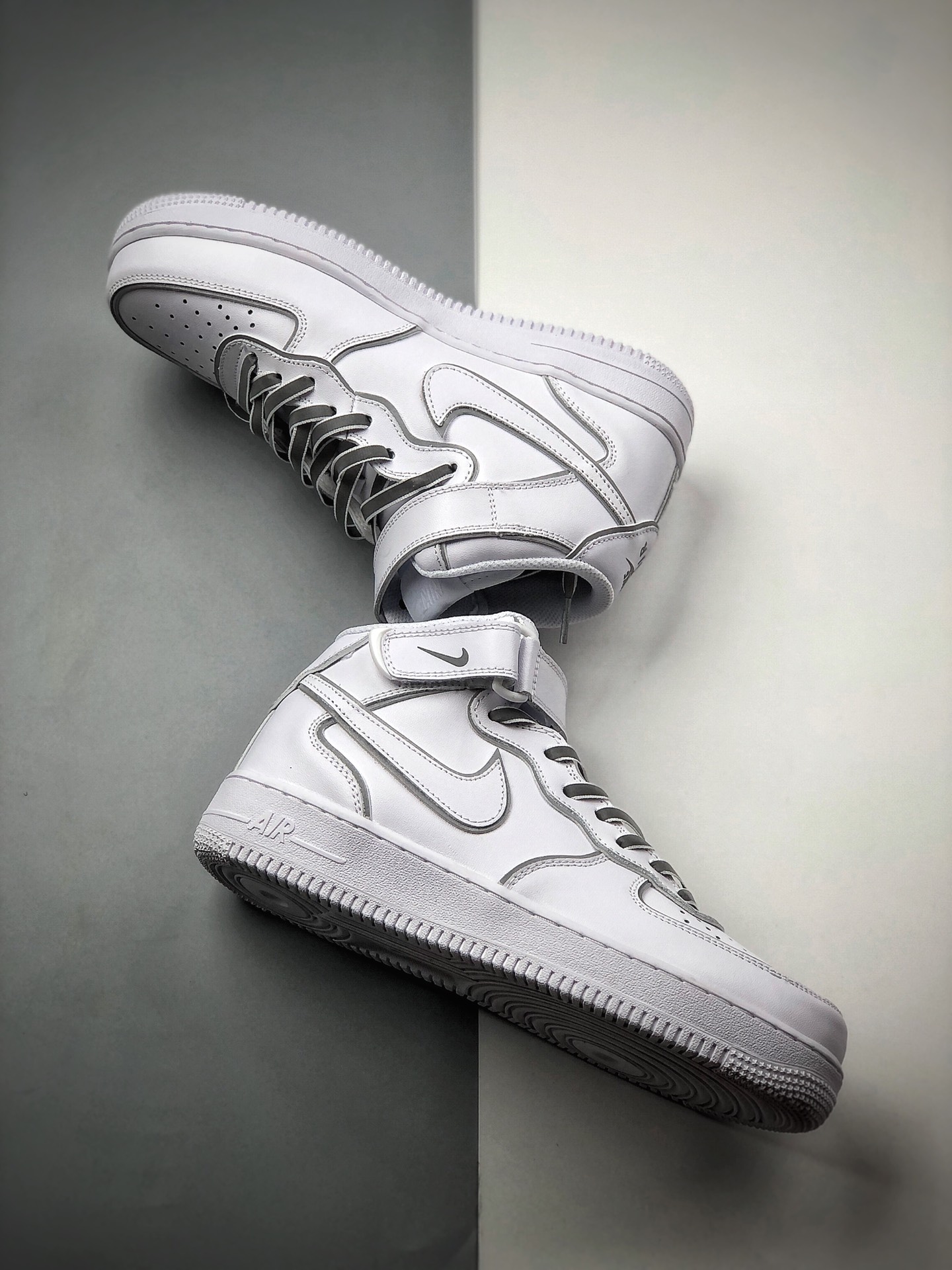 240 Nike 空军一号运动休闲板鞋  货号：369733-809
