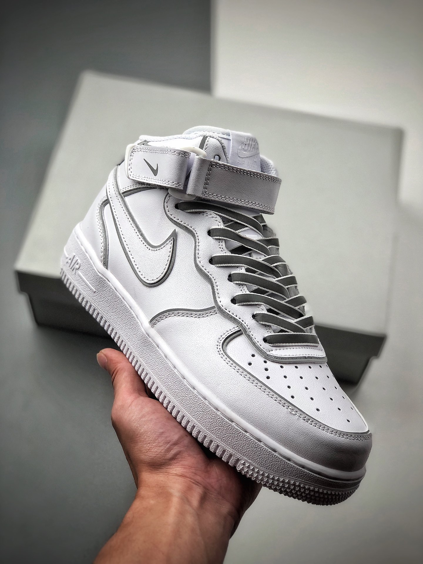 240 Nike 空军一号运动休闲板鞋  货号：369733-809