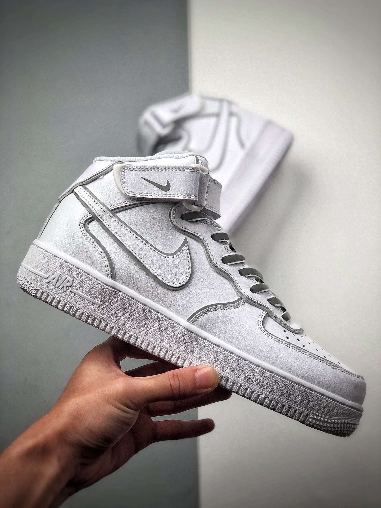 240 Nike 空军一号运动休闲板鞋  货号：369733-809