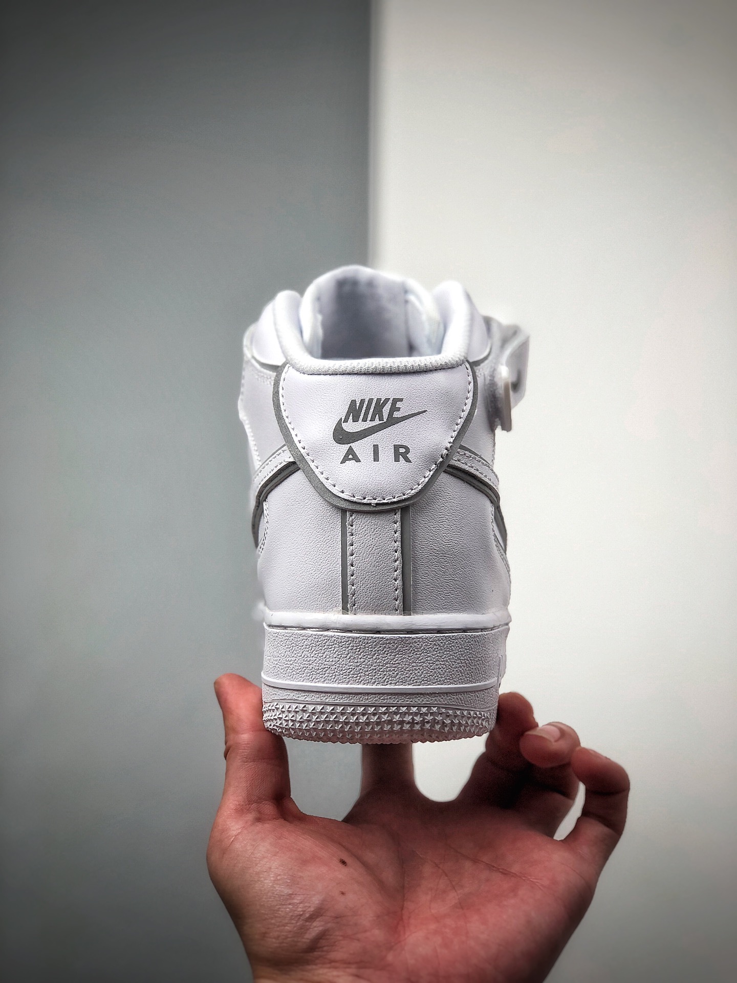 240 Nike 空军一号运动休闲板鞋  货号：369733-809