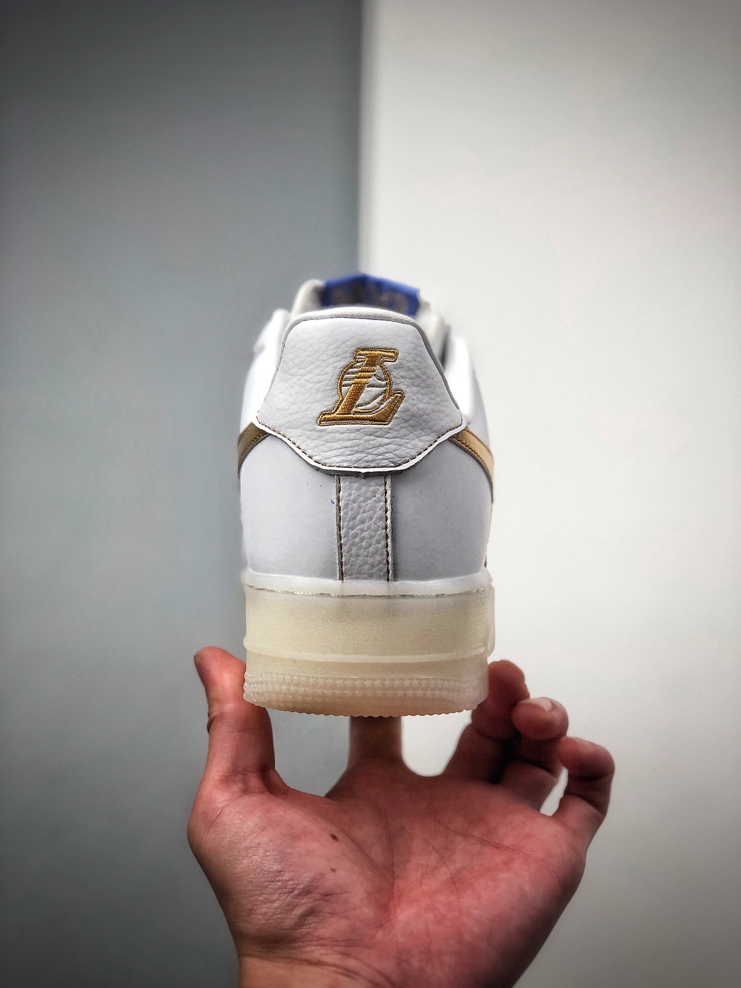 200 Nike 空军一号运动休闲板鞋  货号：CJ1686-130