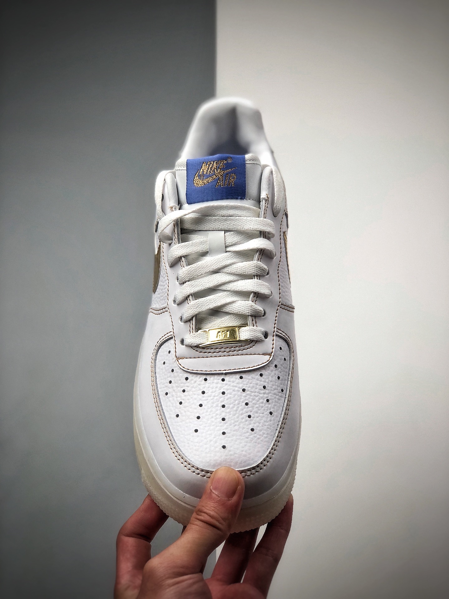 200 Nike 空军一号运动休闲板鞋  货号：CJ1686-130