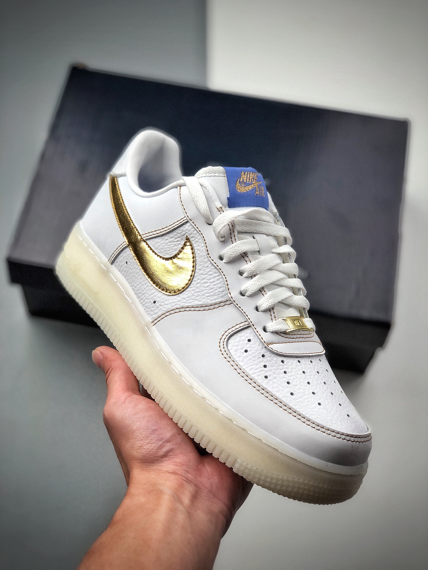 200 Nike 空军一号运动休闲板鞋  货号：CJ1686-130