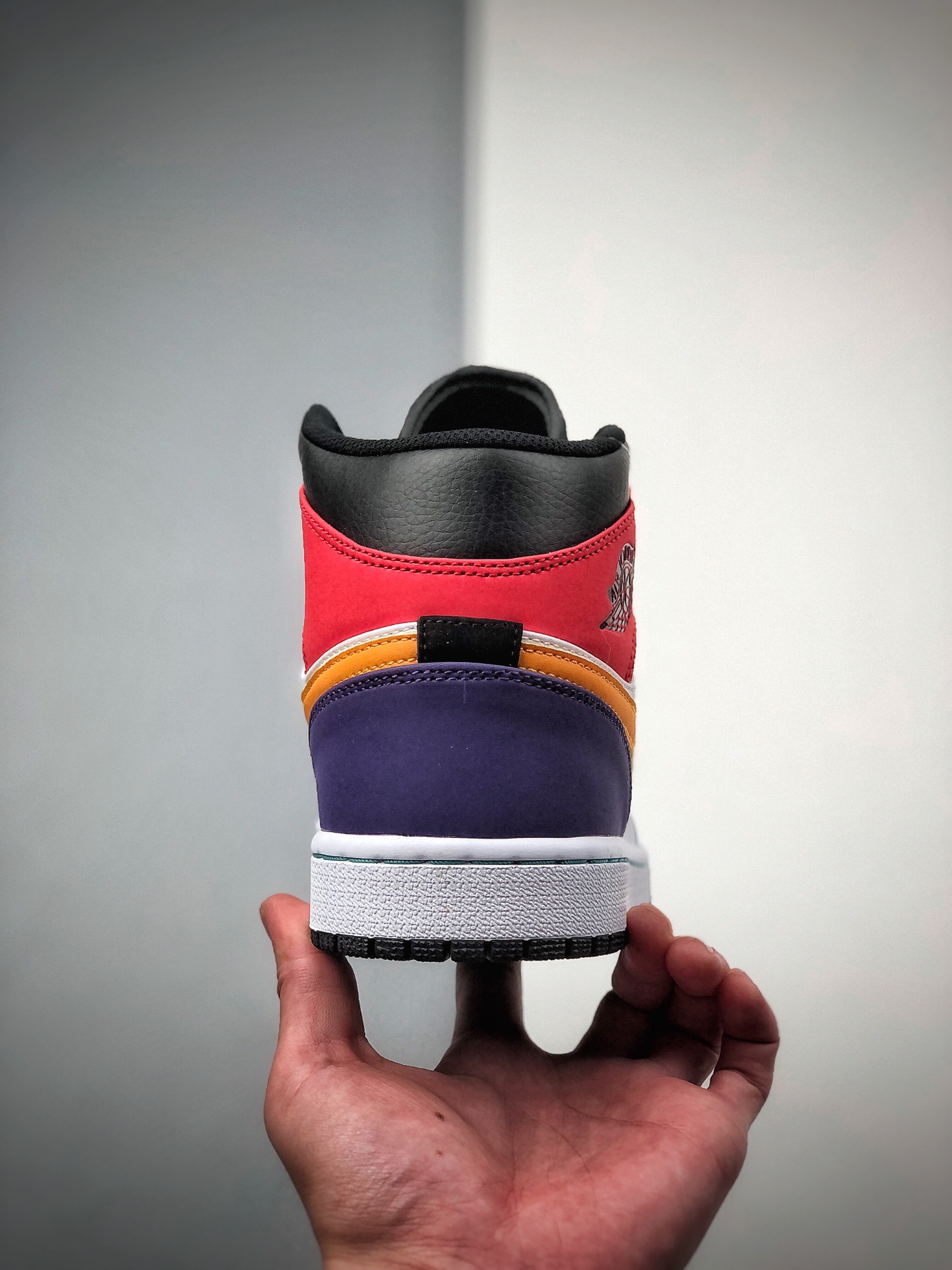 260  Air Jordan 1 Mid AJ1中帮系列“四色撞色”用料扎实 554724-125
