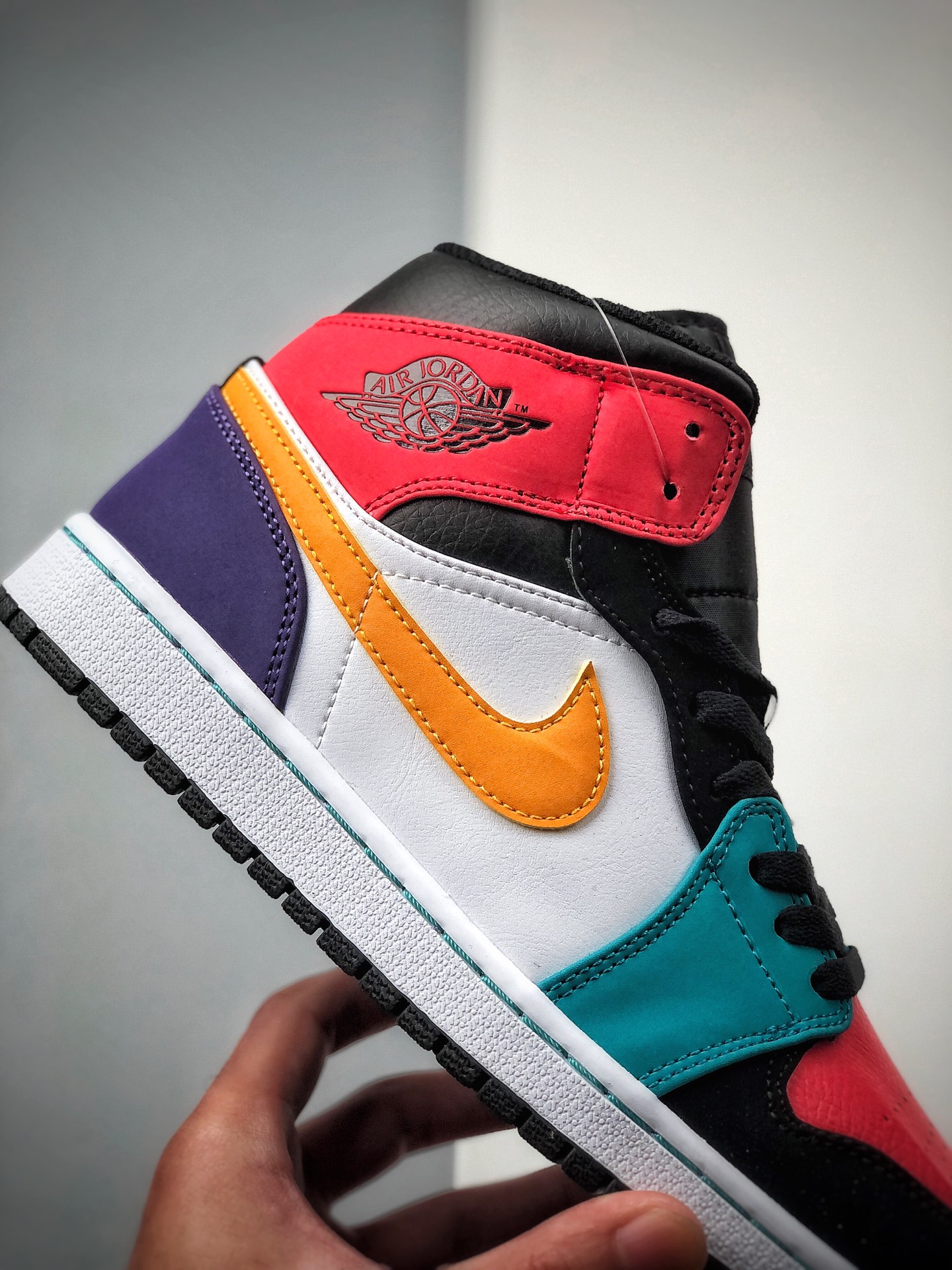 260  Air Jordan 1 Mid AJ1中帮系列“四色撞色”用料扎实 554724-125