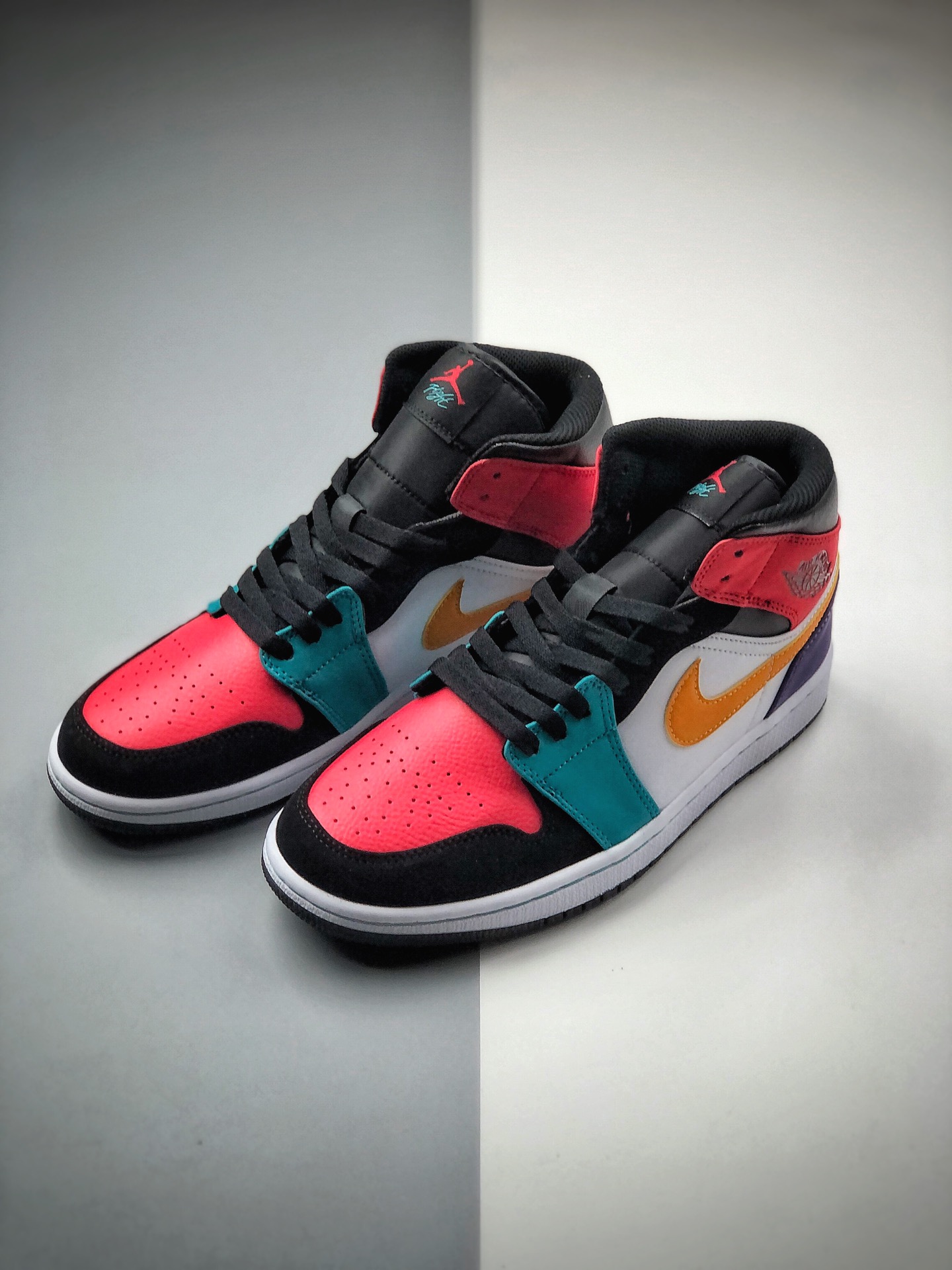 260  Air Jordan 1 Mid AJ1中帮系列“四色撞色”用料扎实 554724-125