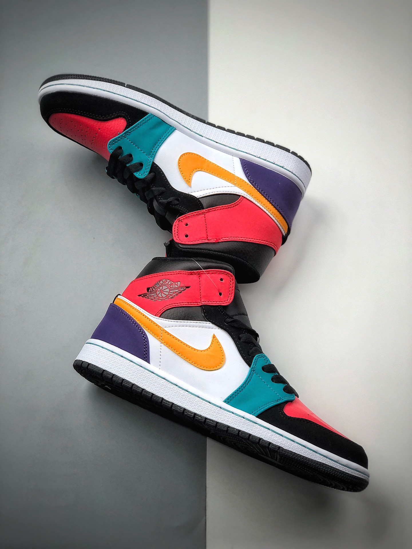 260  Air Jordan 1 Mid AJ1中帮系列“四色撞色”用料扎实 554724-125