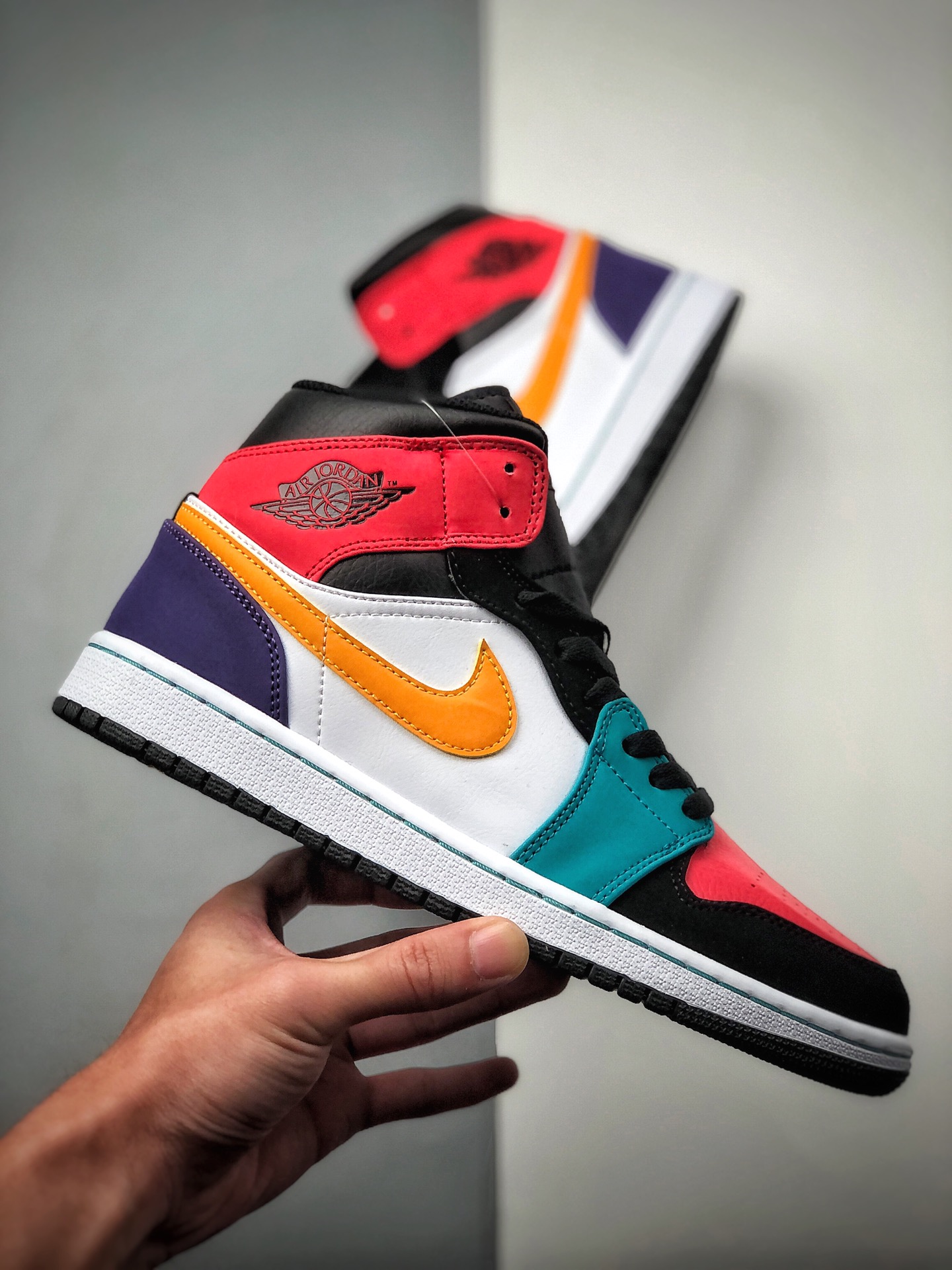 260  Air Jordan 1 Mid AJ1中帮系列“四色撞色”用料扎实 554724-125
