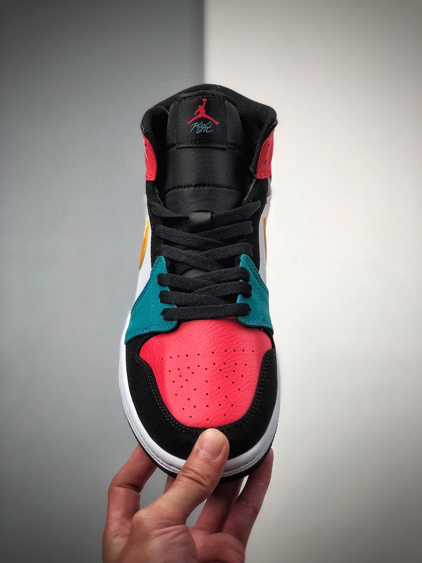 260  Air Jordan 1 Mid AJ1中帮系列“四色撞色”用料扎实 554724-125