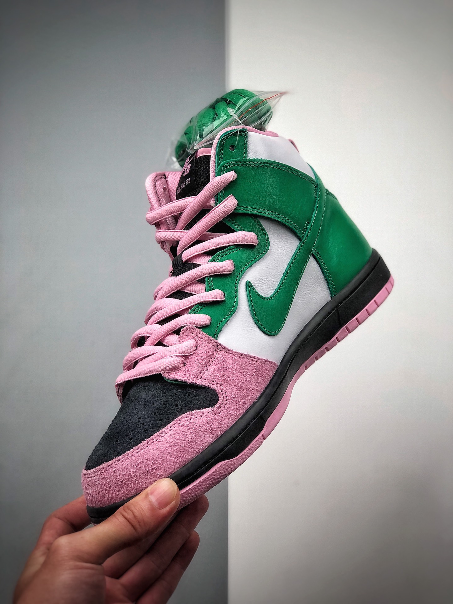 380  Nike SB Dunk High Pro Prm ” Invert Celtics ”  黑粉绿 高帮运动休闲板鞋  货号：CU7349-001