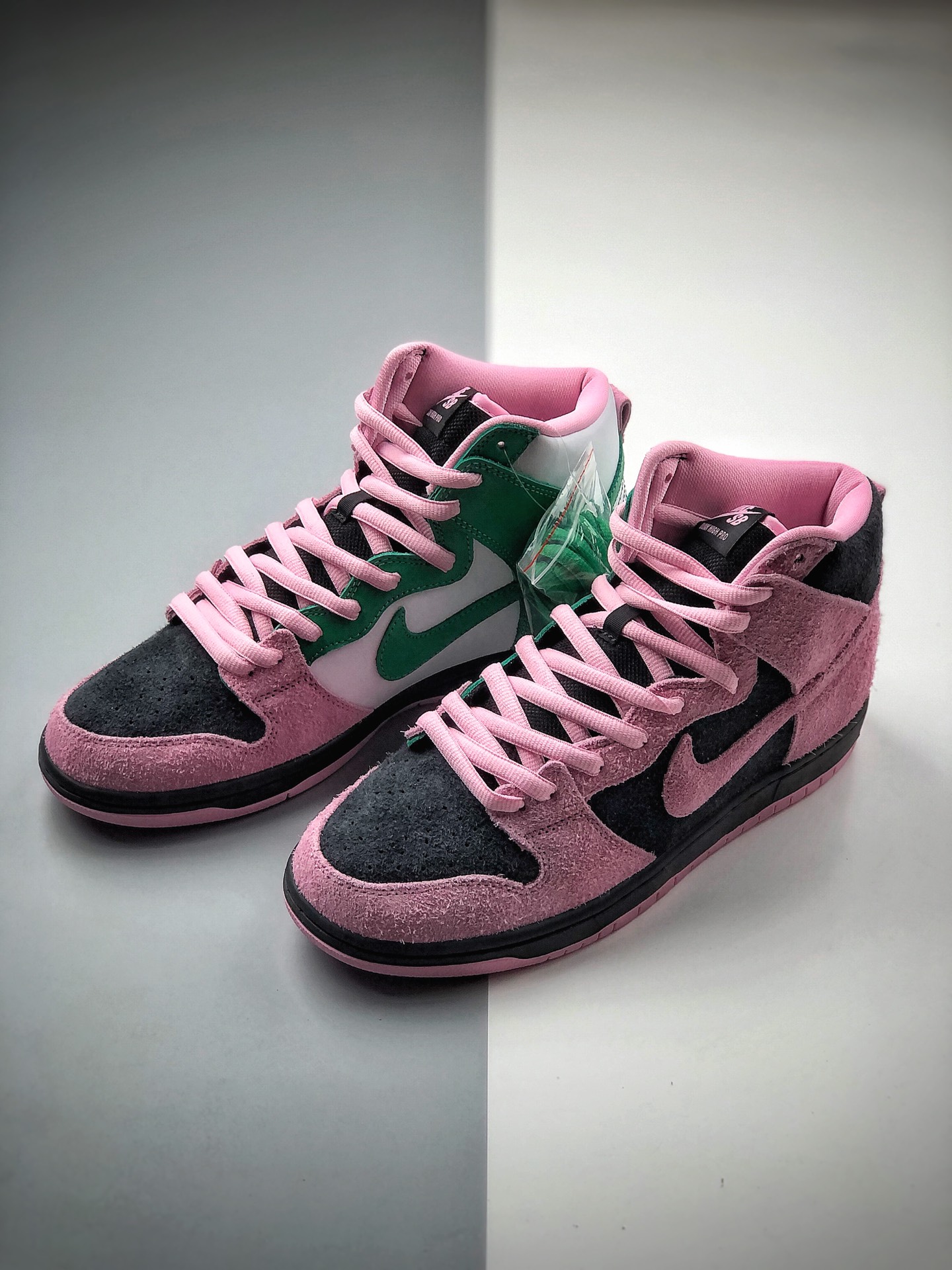 380  Nike SB Dunk High Pro Prm ” Invert Celtics ”  黑粉绿 高帮运动休闲板鞋  货号：CU7349-001