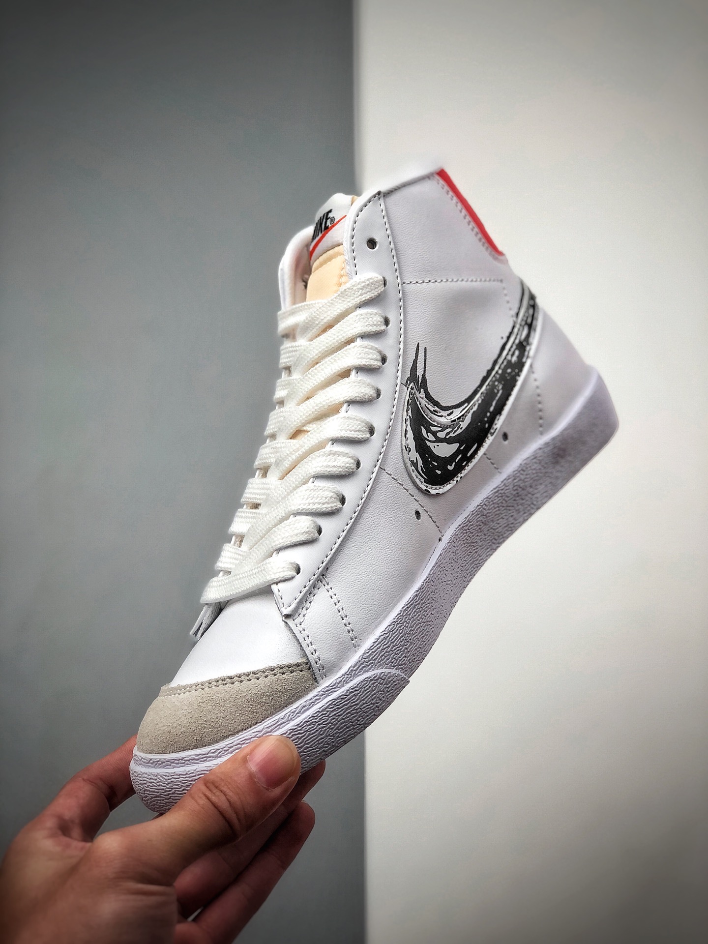 160  公司级 耐克 Nike Blazer Mid VNTG ‘77 开拓者 涂鸦 黑勾 复古经典中帮百搭休闲运动板鞋CW7580-110