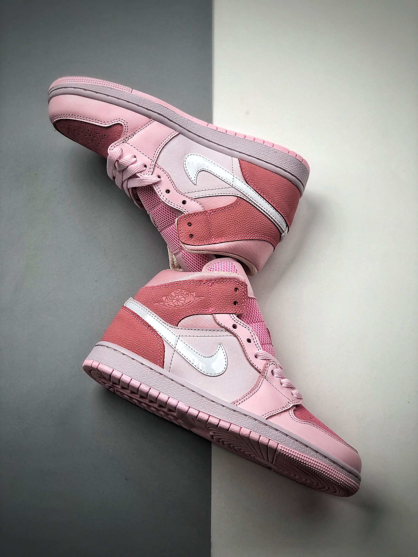 240 Air Jordan 1 Mid 白粉红泡沫 中帮系列 CW5379-600