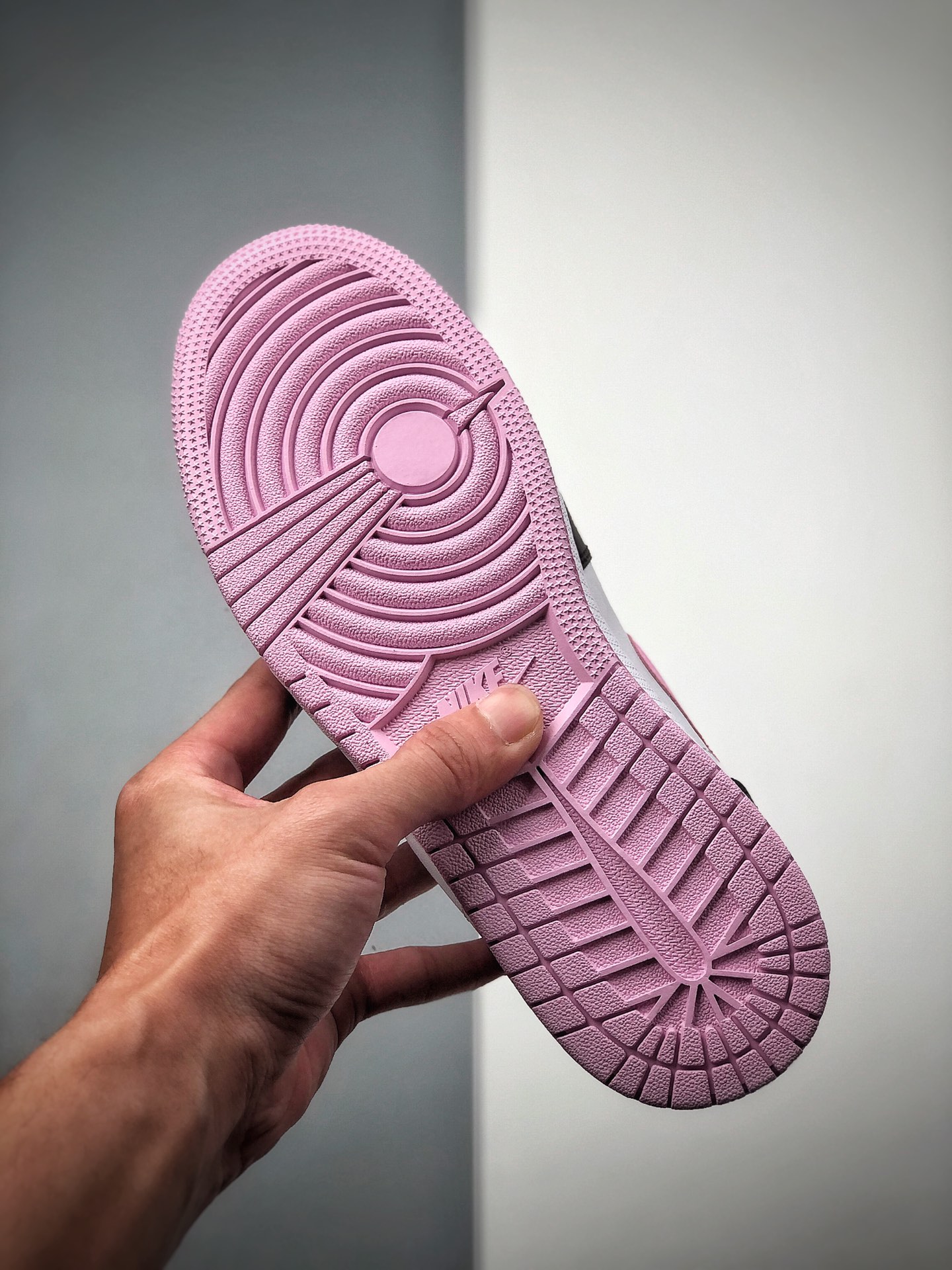 240  Air Jordan 1 Mid GS 粉白熊猫整双鞋配色555112-10336