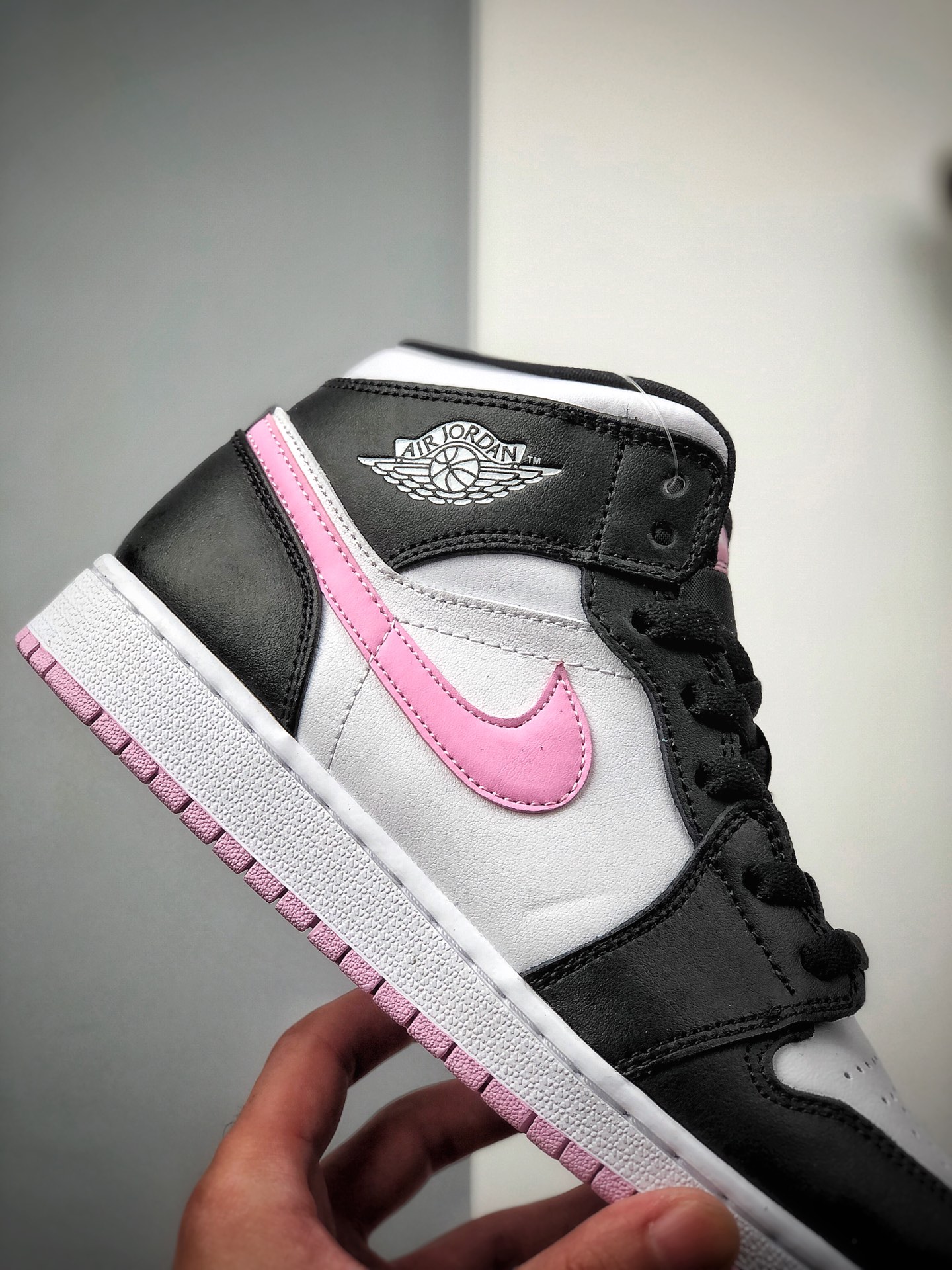 240  Air Jordan 1 Mid GS 粉白熊猫整双鞋配色555112-10336