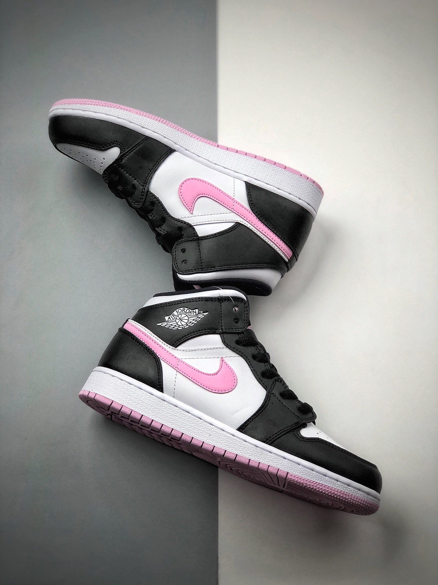 240  Air Jordan 1 Mid GS 粉白熊猫整双鞋配色555112-10336