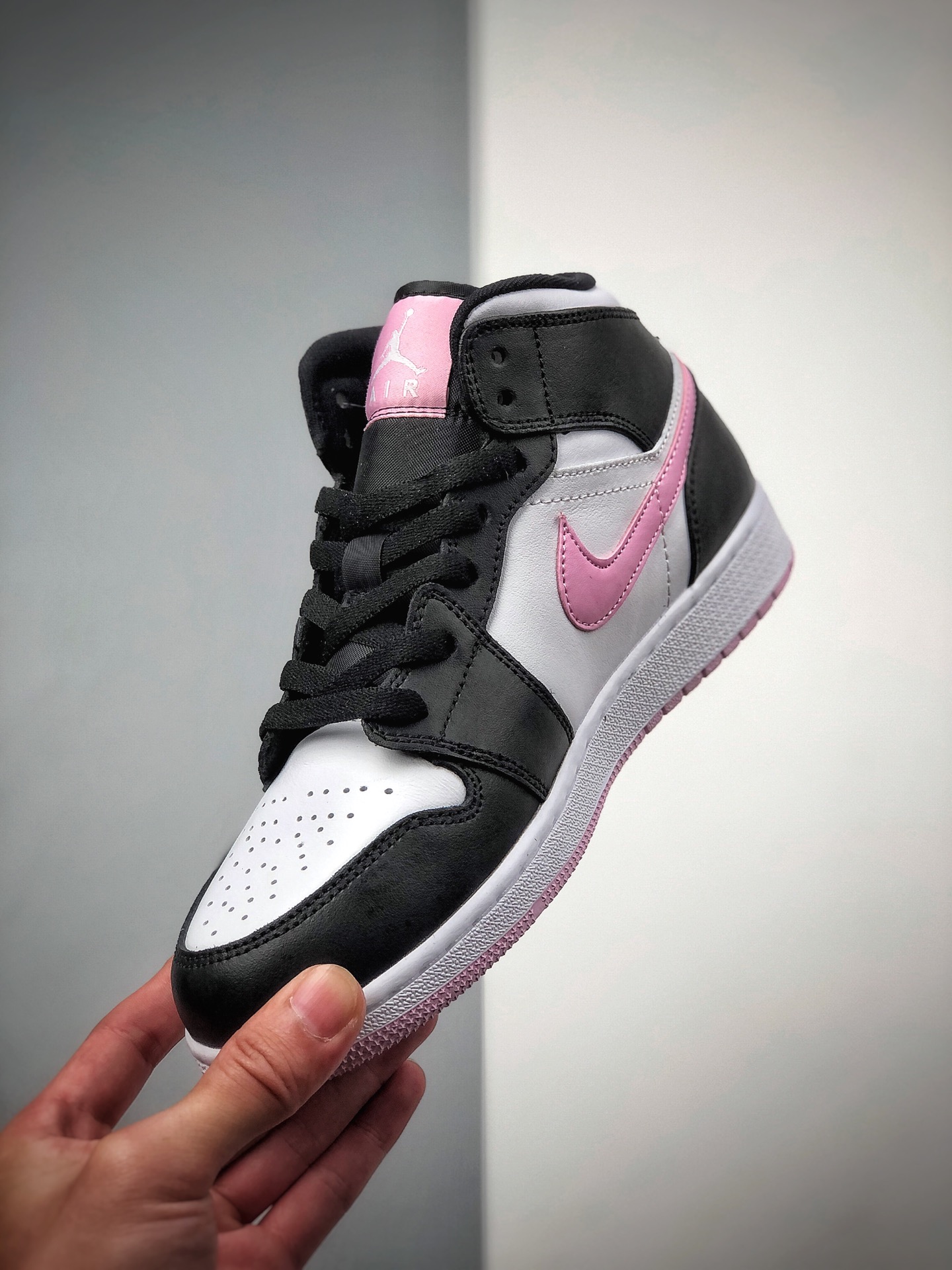 240  Air Jordan 1 Mid GS 粉白熊猫整双鞋配色555112-10336