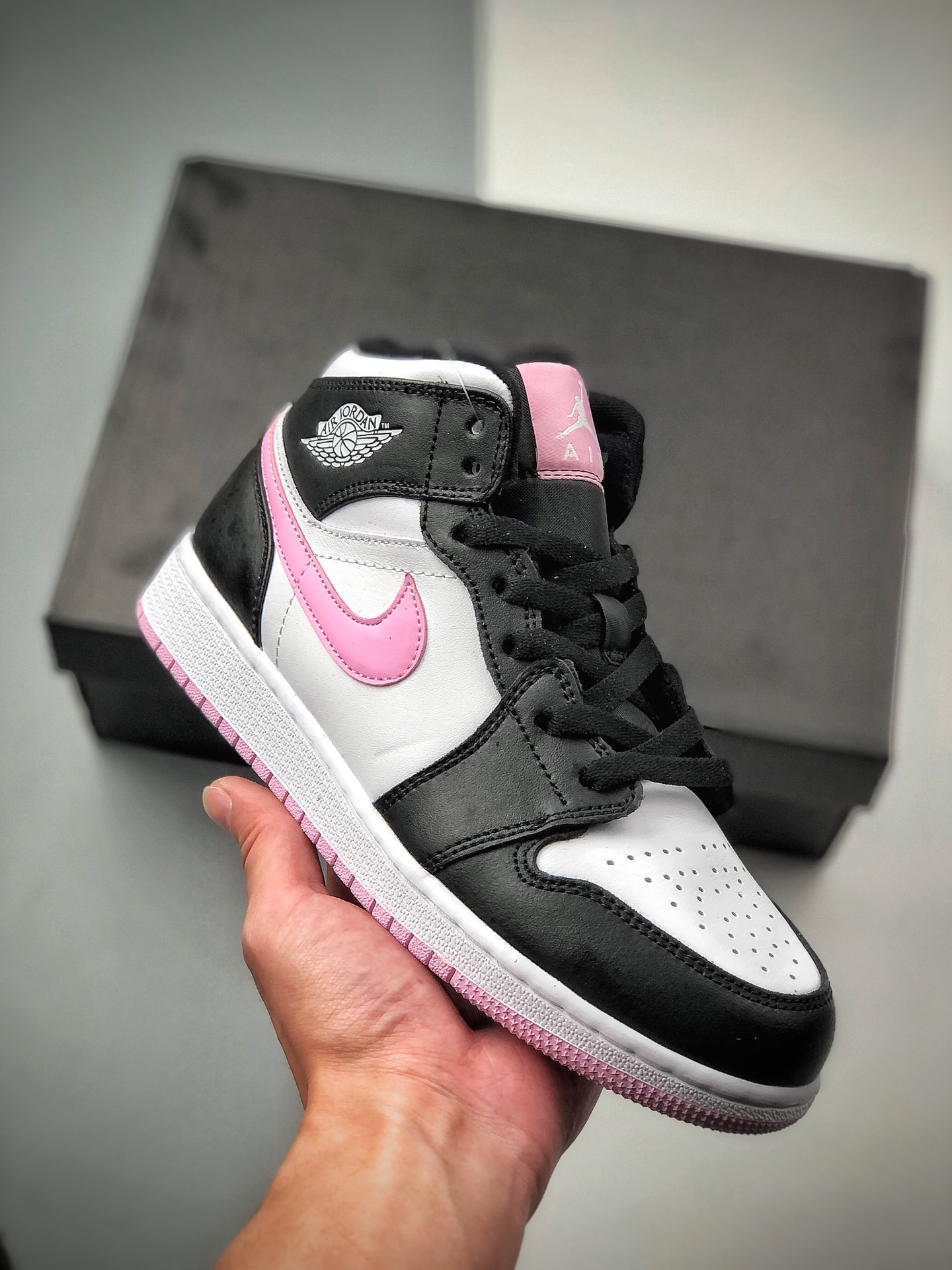 240  Air Jordan 1 Mid GS 粉白熊猫整双鞋配色555112-10336