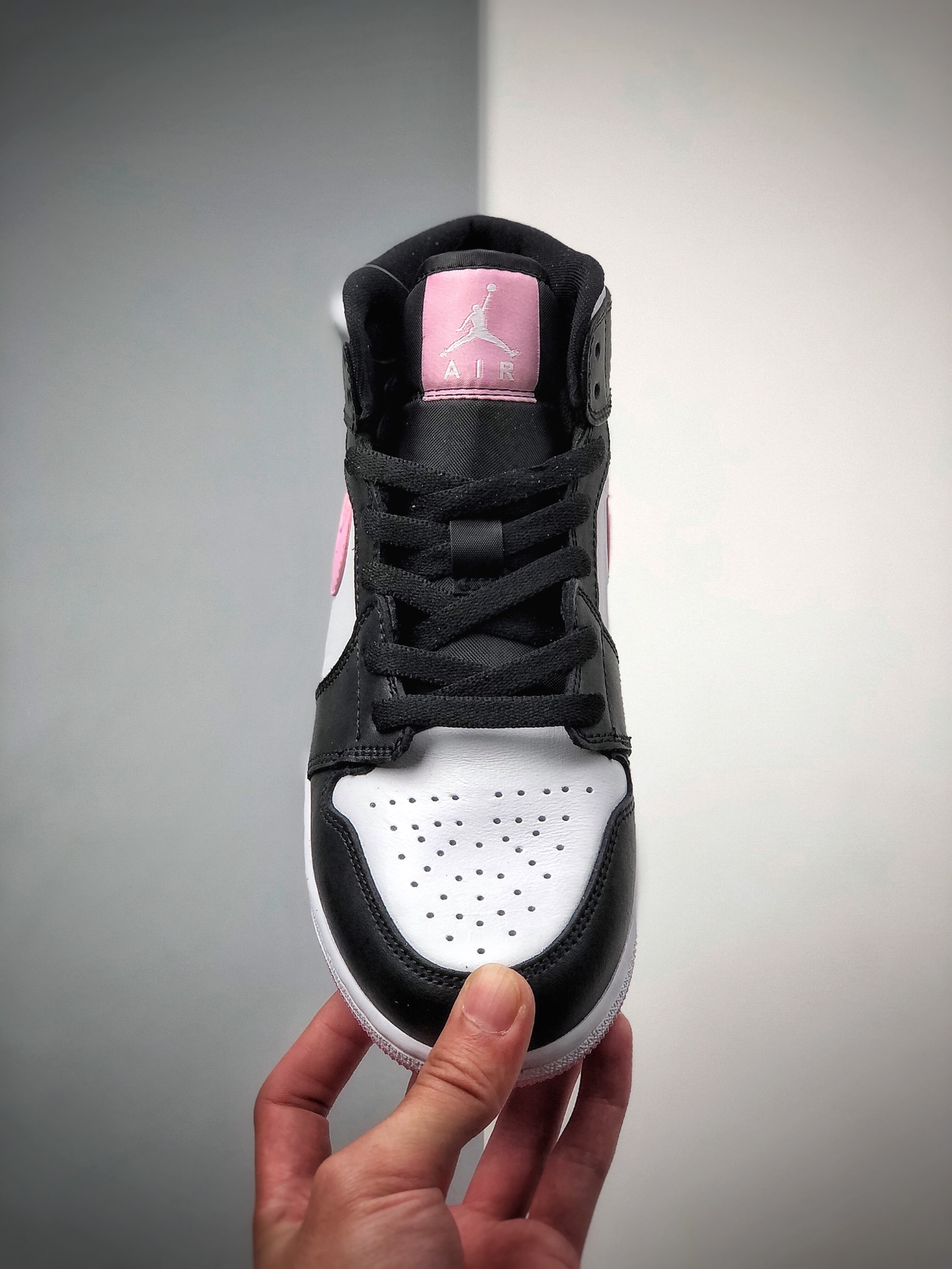 240  Air Jordan 1 Mid GS 粉白熊猫整双鞋配色555112-10336