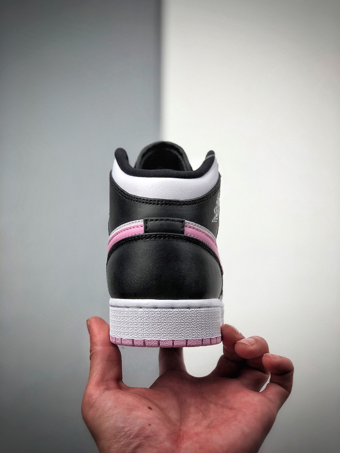 240  Air Jordan 1 Mid GS 粉白熊猫整双鞋配色555112-10336