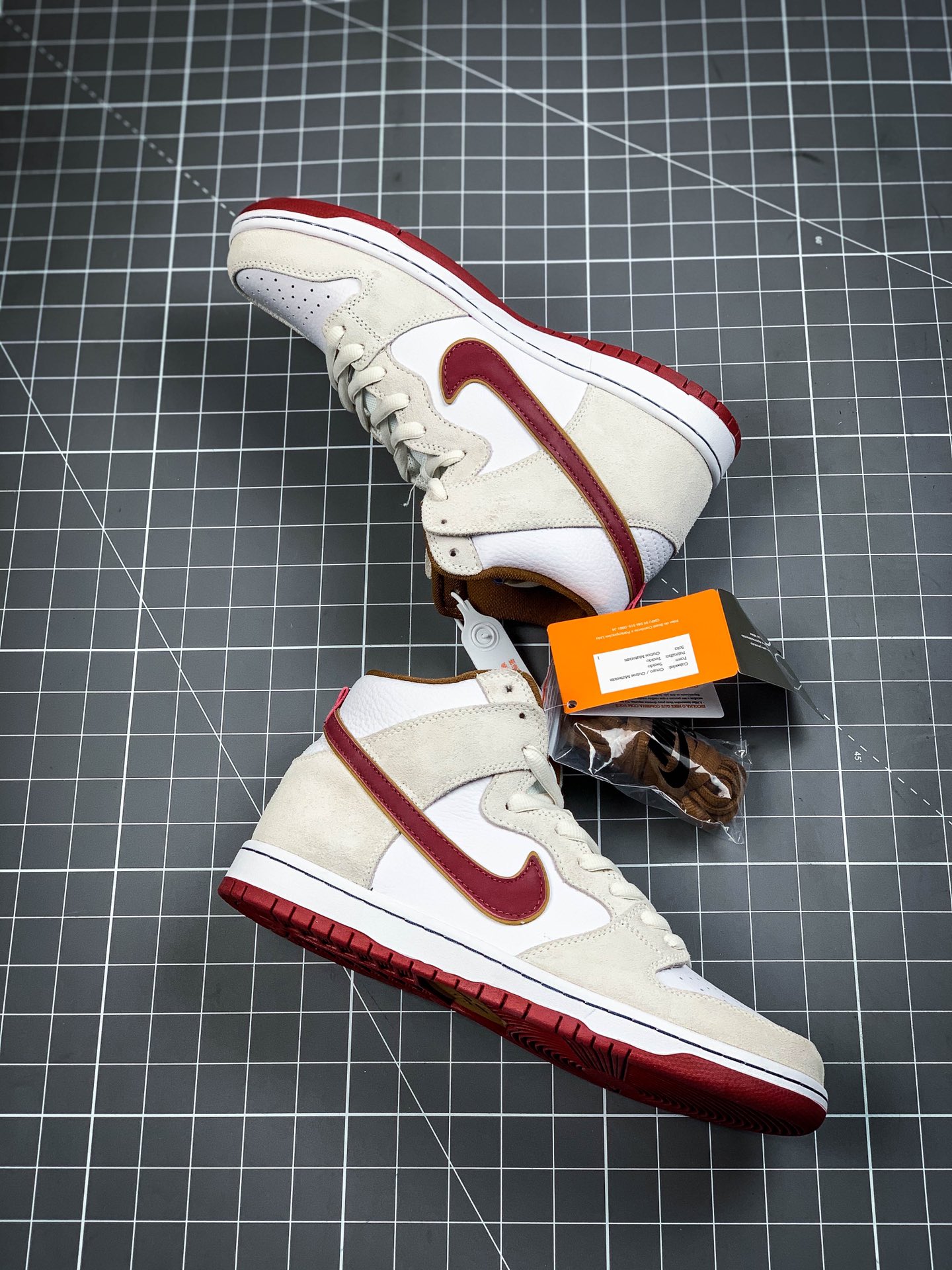 400 纯原版本 Nike Dunk SB High Spectrum SB扣碎篮板时尚休闲板鞋 CV9499-100