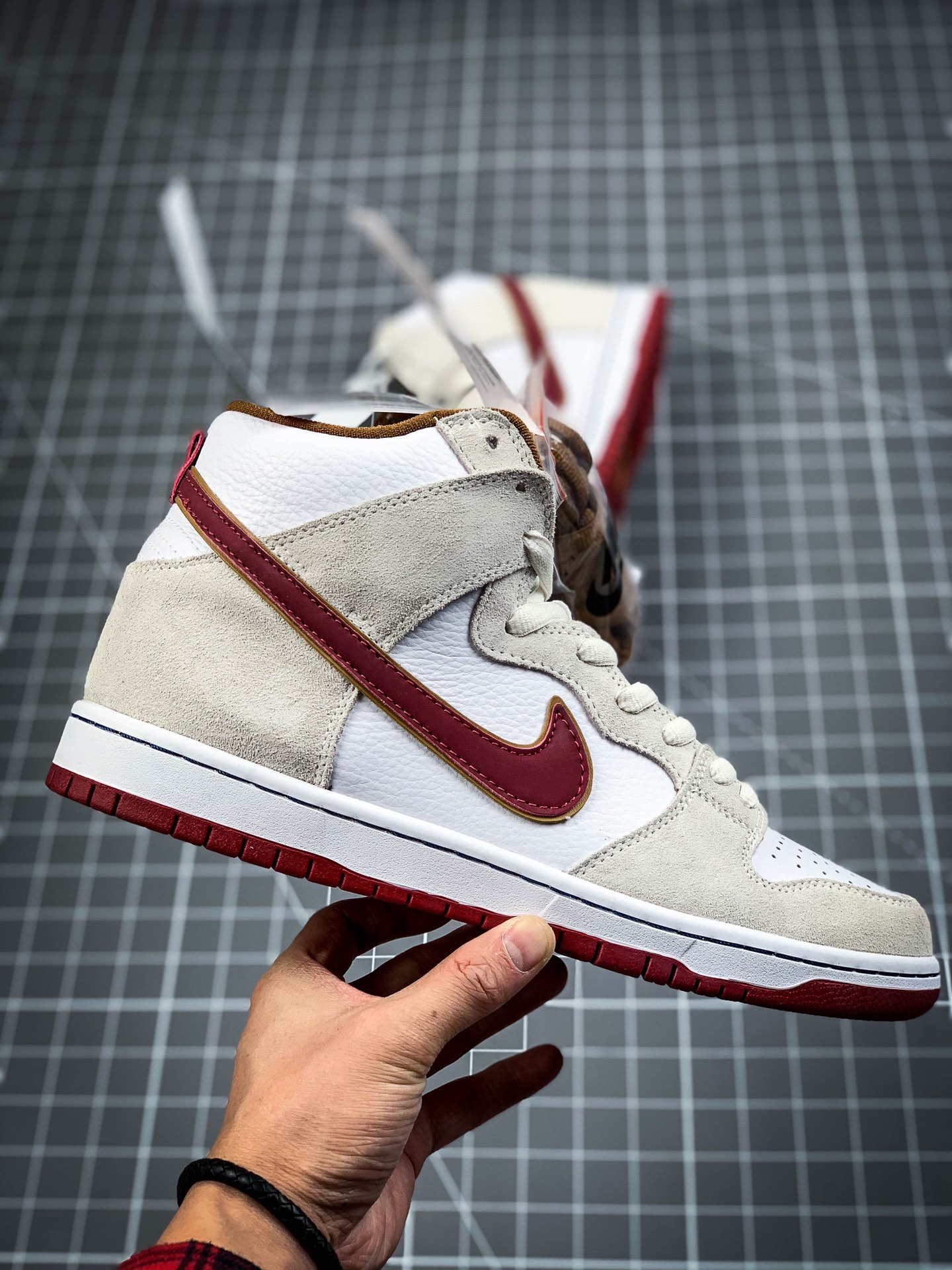 400 纯原版本 Nike Dunk SB High Spectrum SB扣碎篮板时尚休闲板鞋 CV9499-100