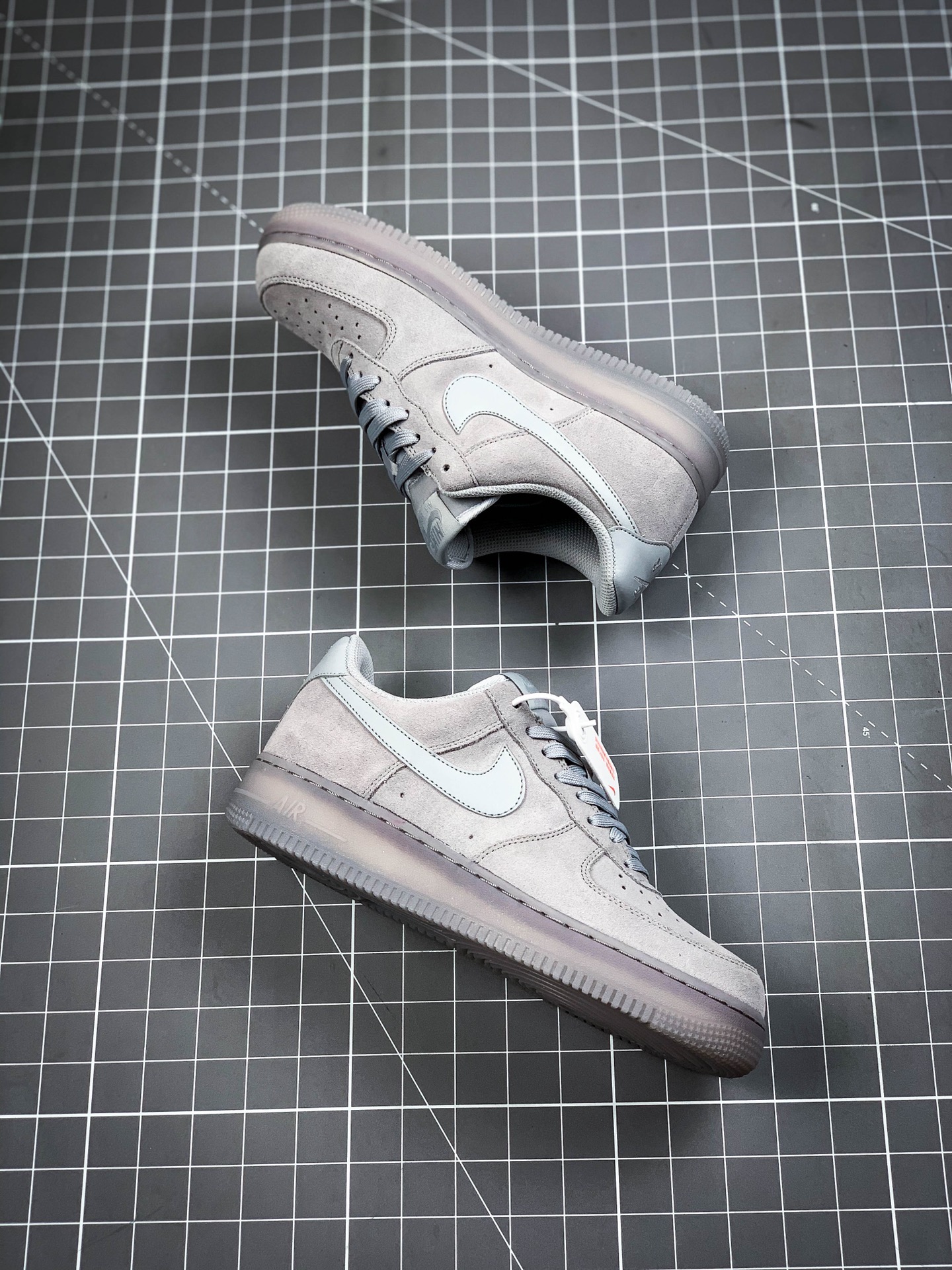 200 Air Force 1 Low Grey Suede Men 麂皮灰狼空军一号 BQ4329-001