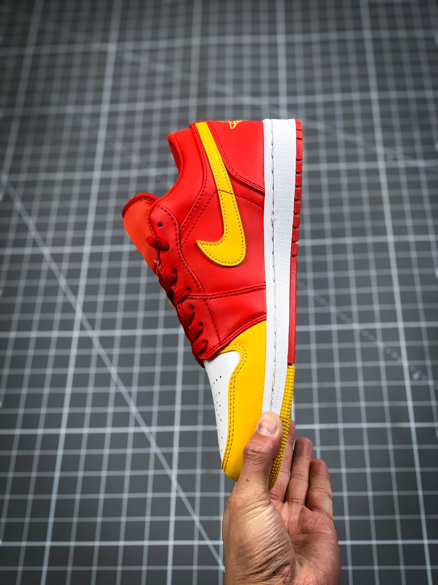 200 Air Jordan 1 Low 新配色  AJ1乔1低帮休闲板鞋 货号：FY6789-100