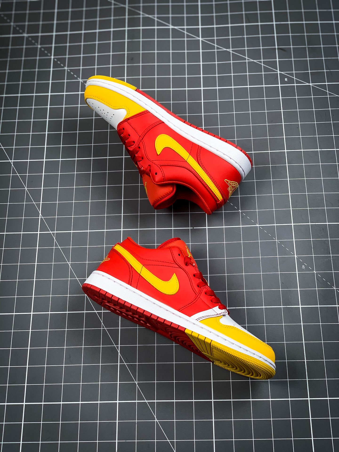 200 Air Jordan 1 Low 新配色  AJ1乔1低帮休闲板鞋 货号：FY6789-100