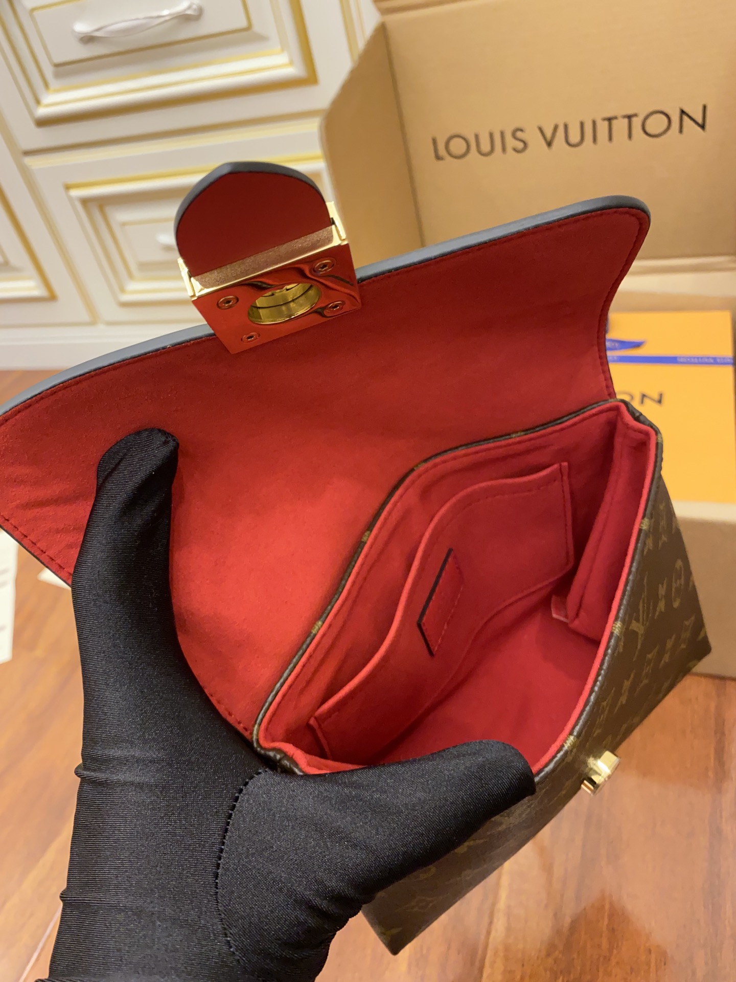 Louis Vuitton LV Locky BB bag M44322