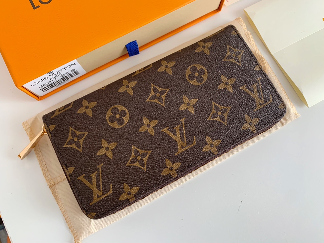 
💎M60017内里配色❤️老花粉
ZIPPY 拉链钱夹。Zippy拉链钱夹致敬路易威登旅行和制作旅行箱
