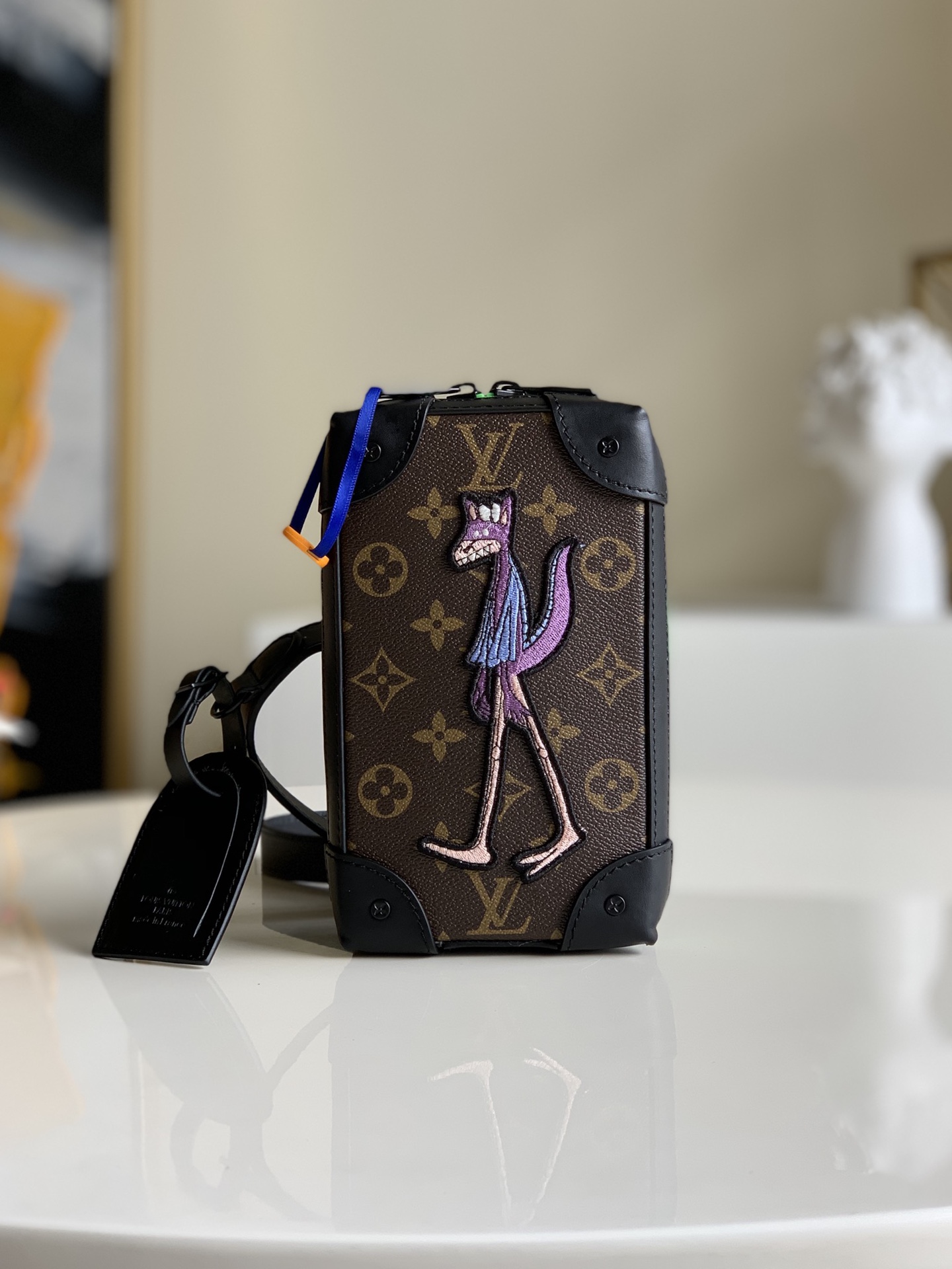 NO:396656,[Exclusive real shot of M80222 embroidery] Doll Zoooom with friend series presbyopia black leather green zipper little man werewolf embroidery box bag mobile phone case bag mobile phone case bag shoulder bag oo [handshake] [handshake] size 19x11x5.5cm M.600, LV [original leather], louis vuitton,satchels,phone cases19860909【独家实拍M80222刺绣】公仔Zoooom with friend系列老花黑皮绿色拉链小人狼人刺绣盒子包手机壳包手机套套挎包oo[握手][握手]尺寸19x11x5.5cm M.600,LV【原厂皮】,louis vuitton,satchels,phone cases,Bag